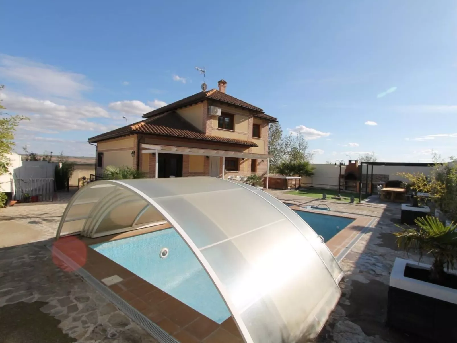 In Seseña mit großem Garten-Image-tags.info