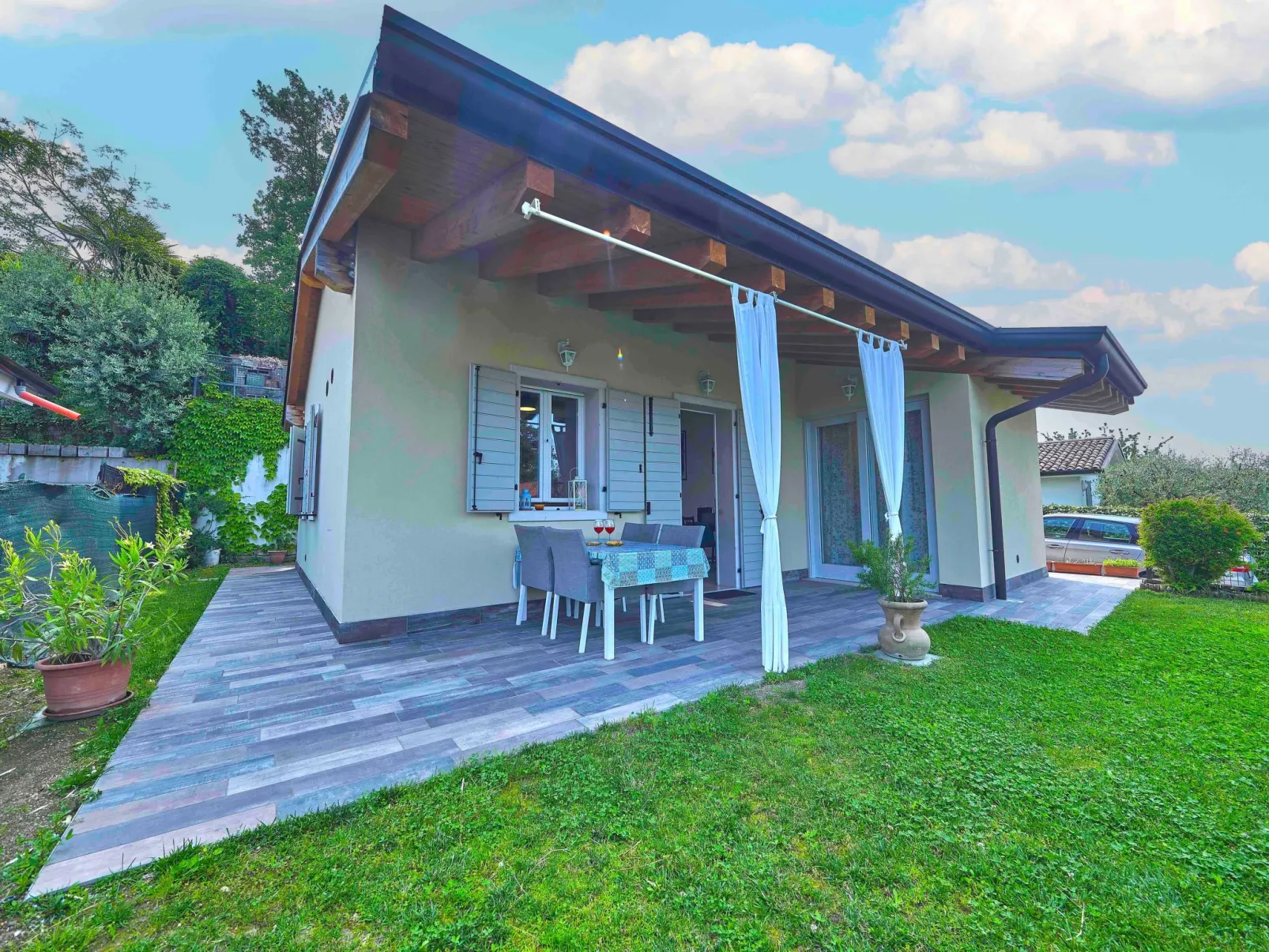 Schönes Ferienhaus Villetta Batik-Buiten