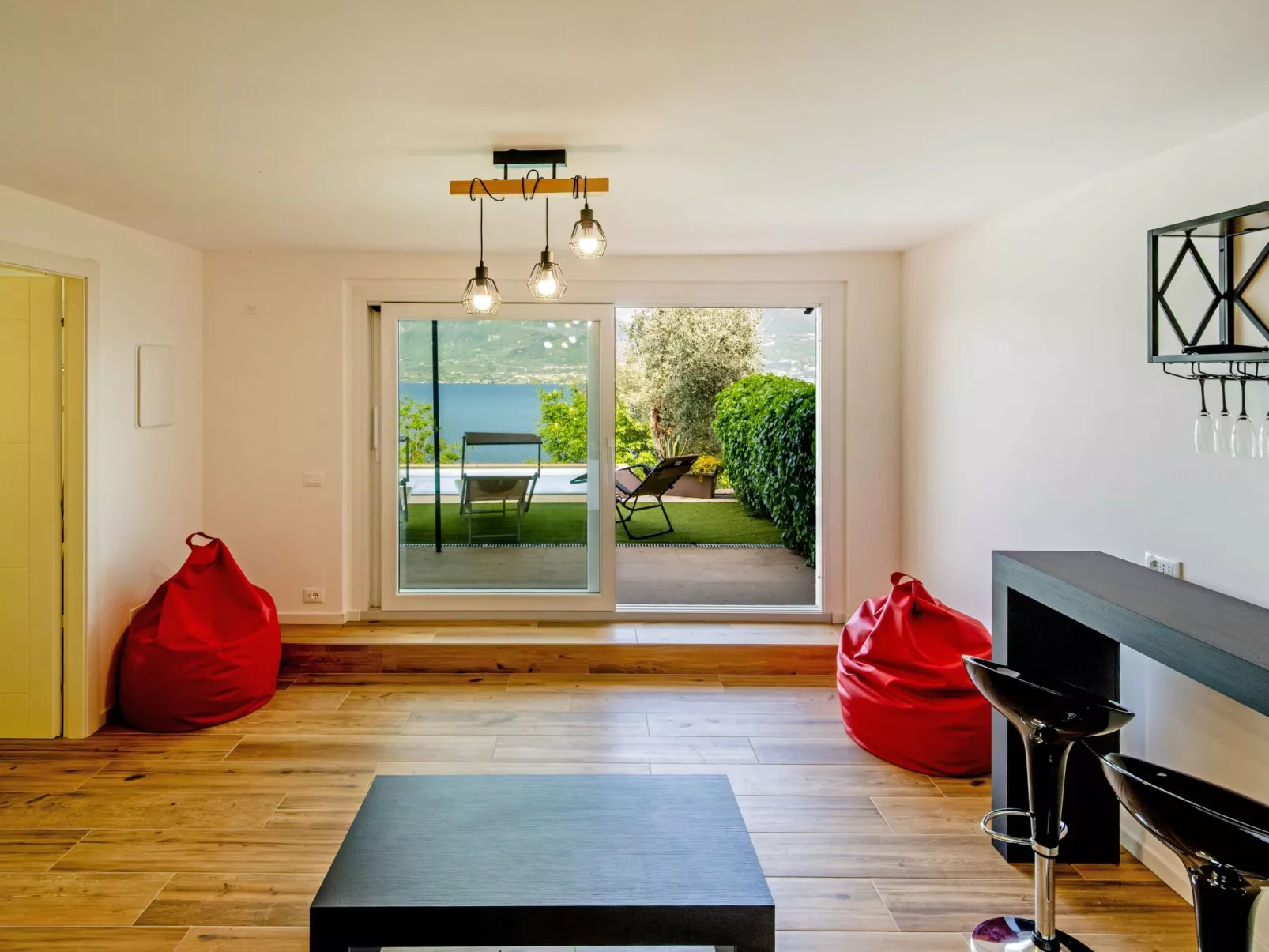 Privater Pool und herrlicher Seeblick-Binnen