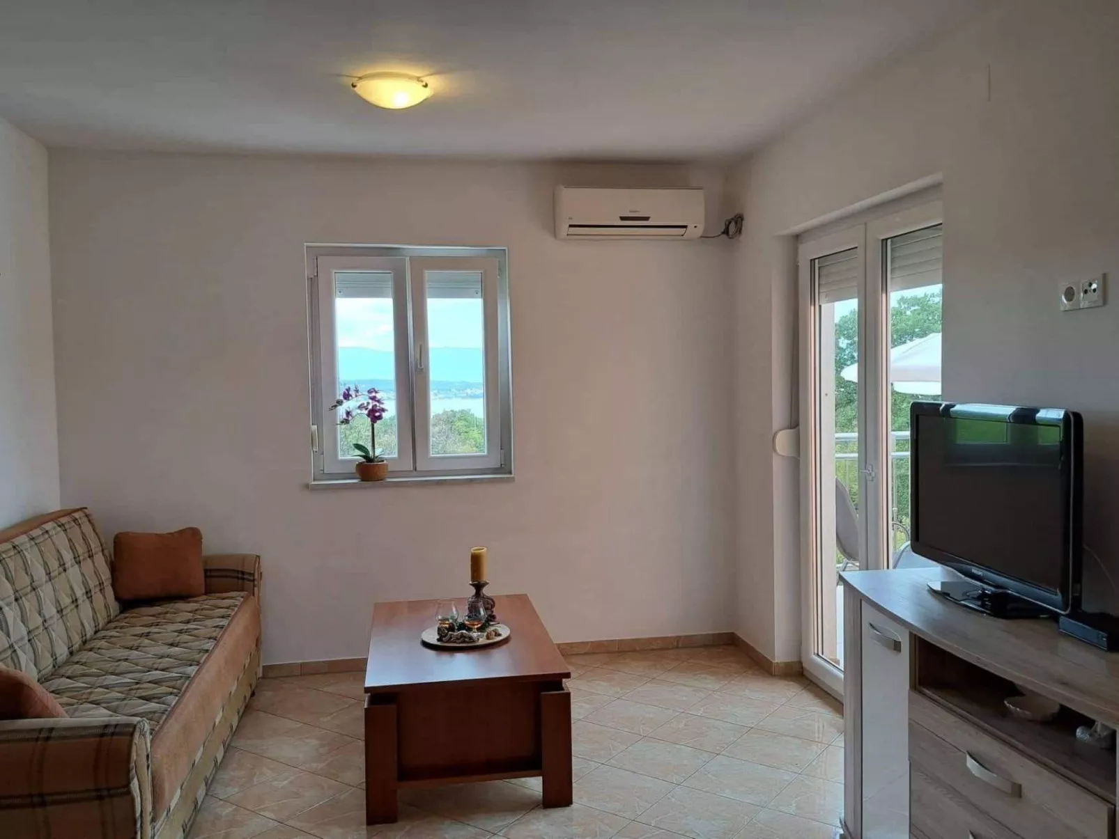 Wohnung mit Terrasse-Binnen