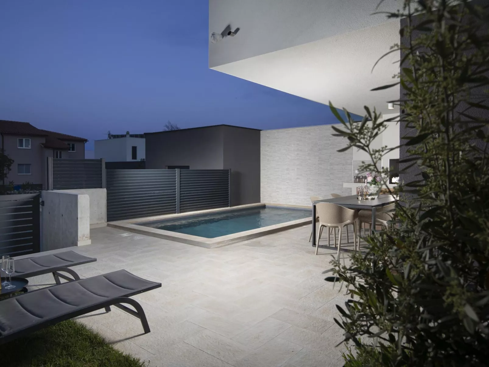 Villa Oasis mit beheiztem Pool, 700 m vom Meer entfernt-Buiten