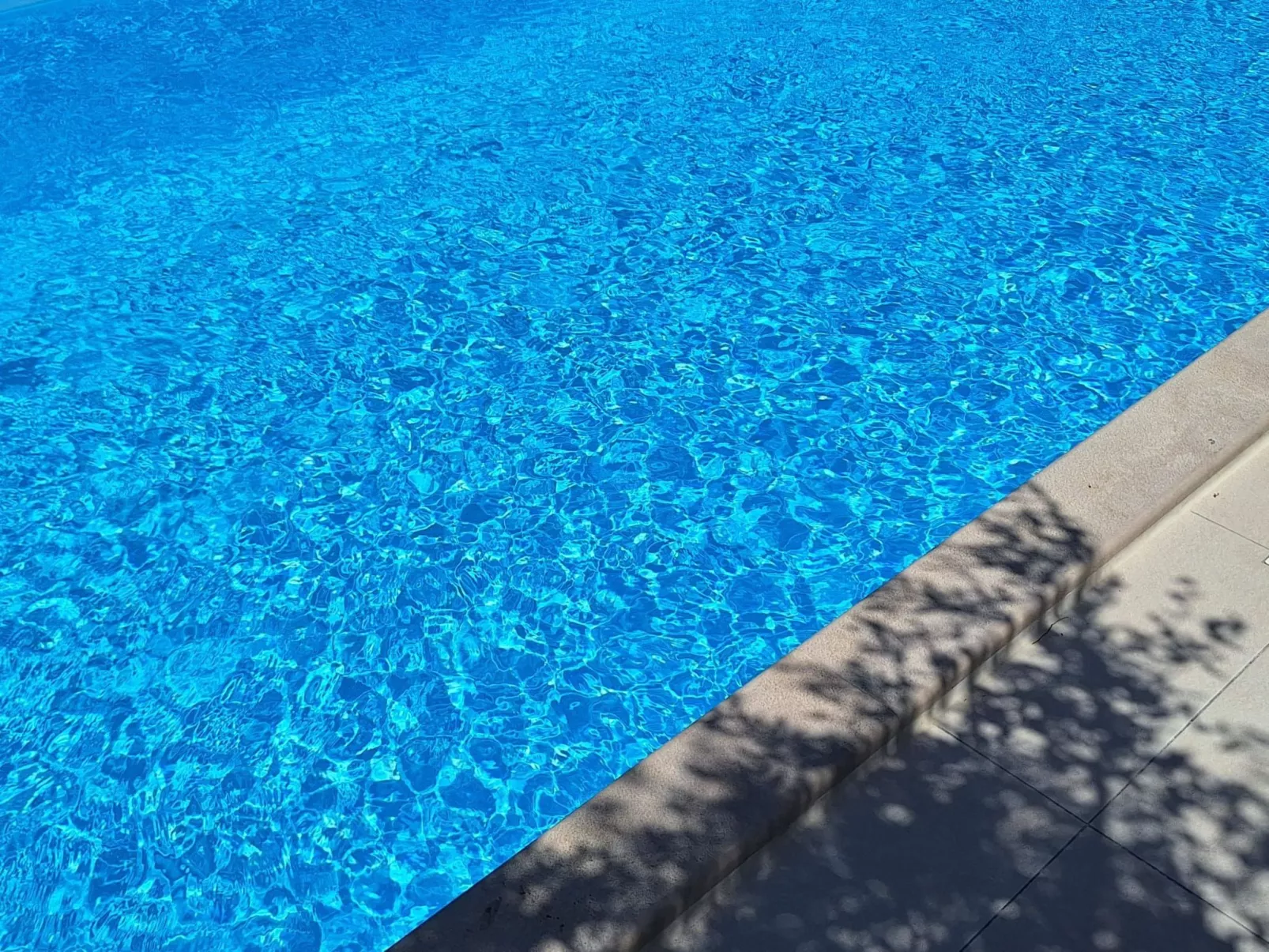 Urlaub mit Kindern-Ferienwohnung mit Pool-Buiten