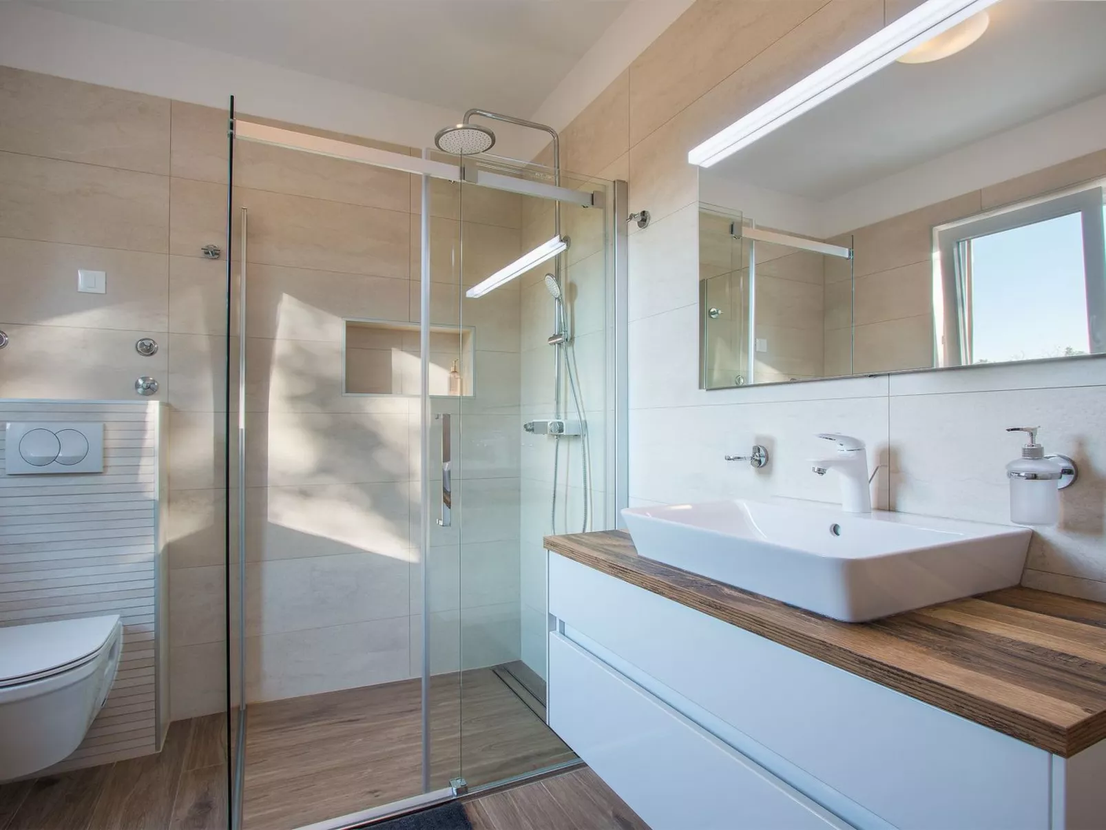 In Pomer mit Parkplatz-Binnen