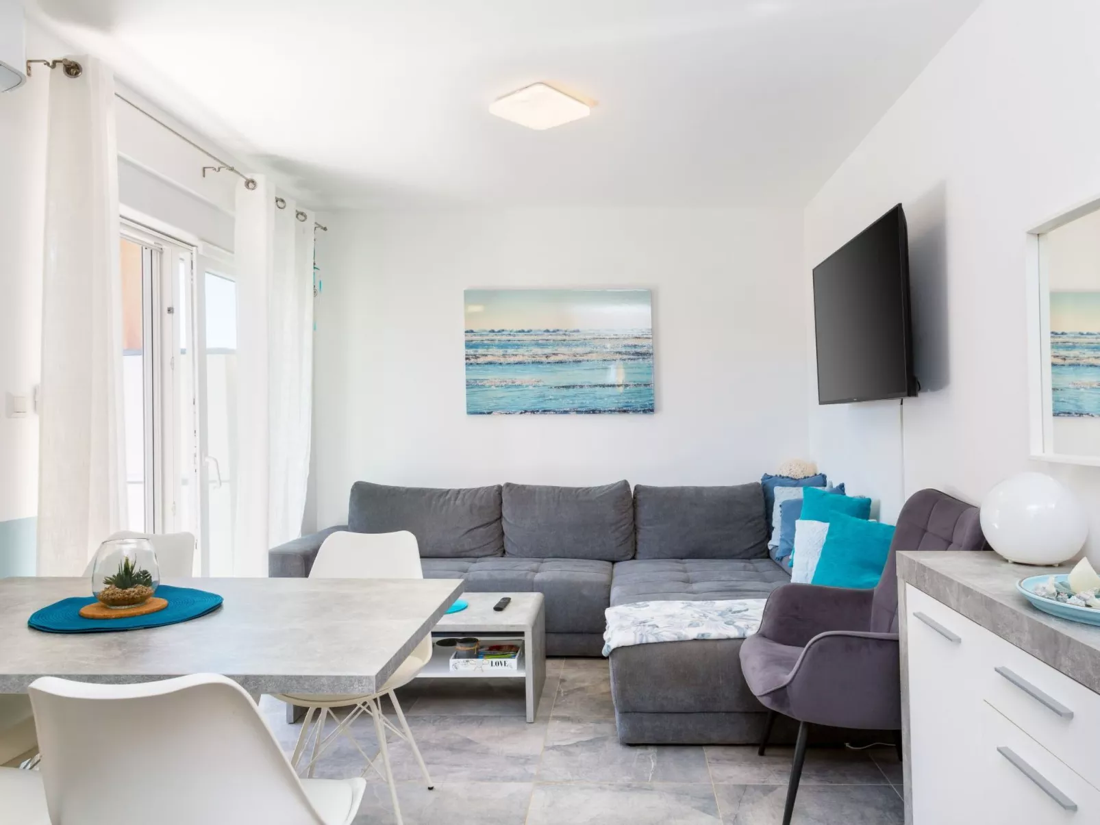 "Emira Mukalba" mit Terrasse