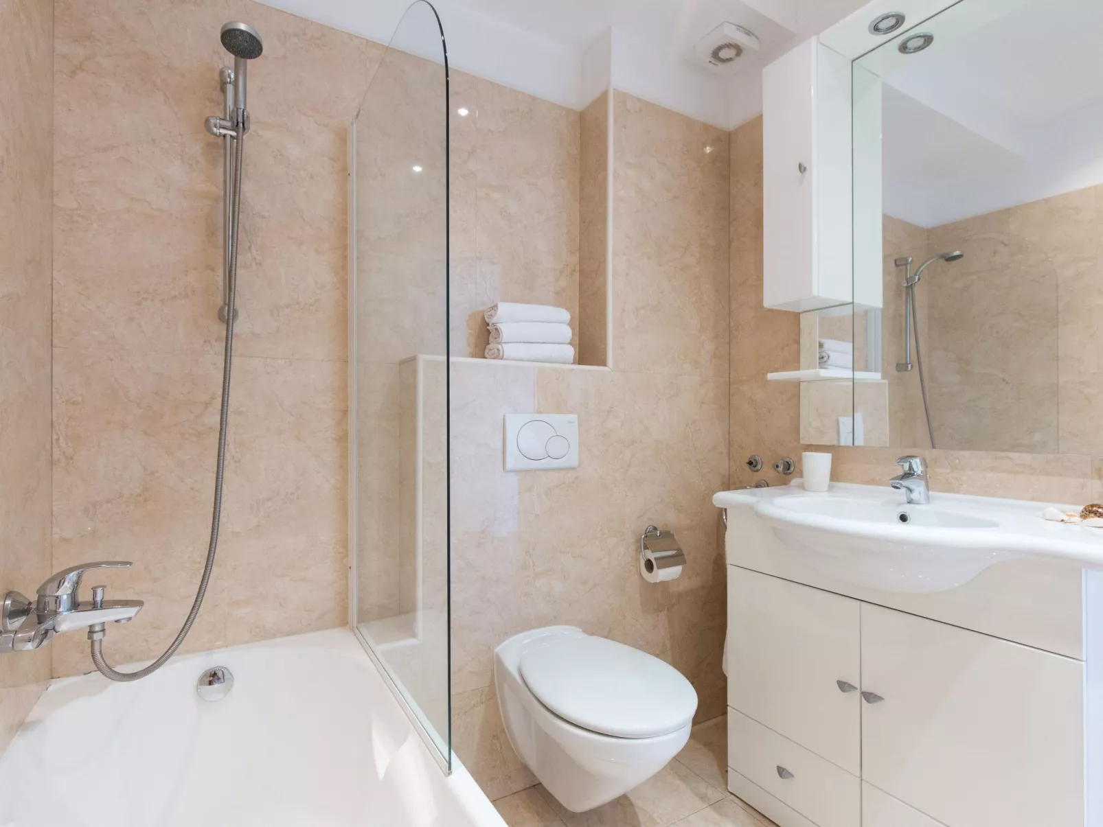 Für vier Personen mit Balkon-Binnen