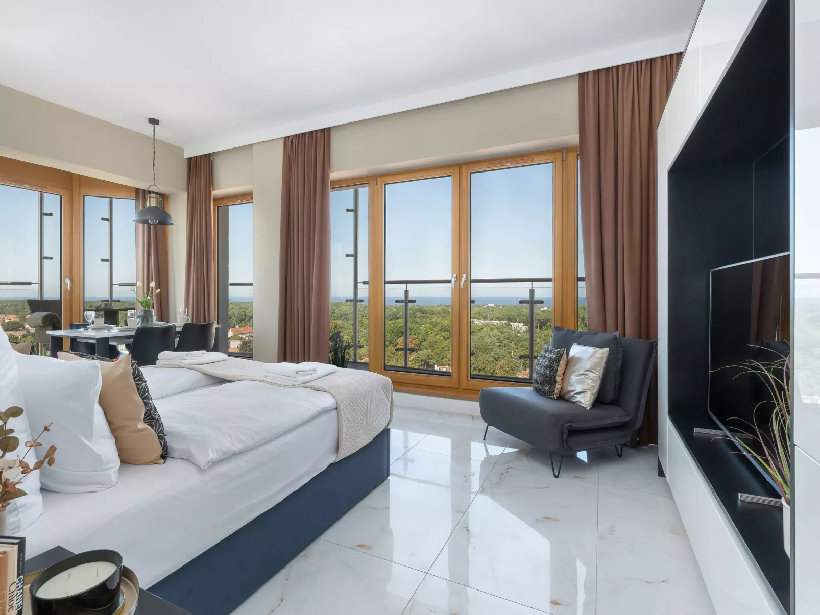 "Platan Tower 114" - Binnen