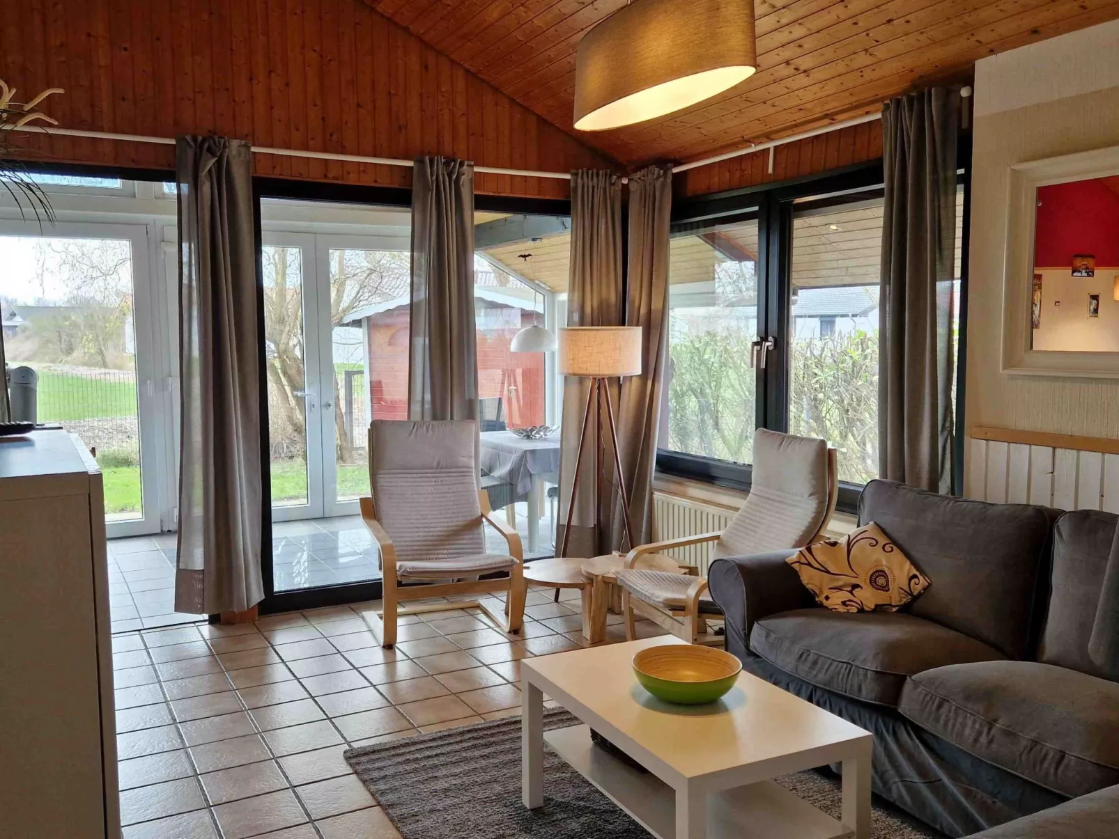 L21 Ferienhaus mit Wintergarten und Holzterrasse-Binnen