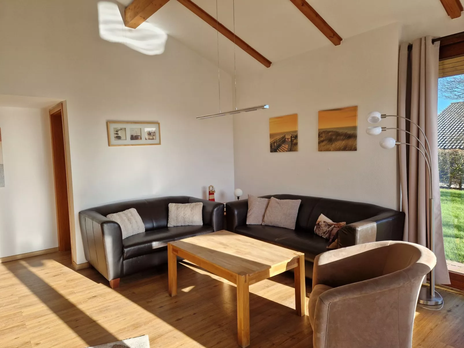 J10 Eingefriedetes Ferienhaus in Eckwarderhörne - Binnen