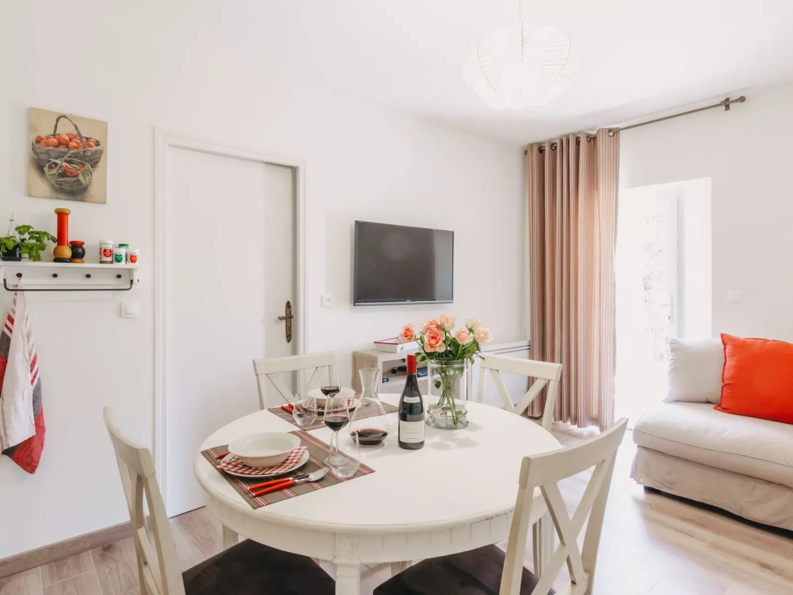 Charmante Ferienwohnung mit Terrasse und Pool-Binnen