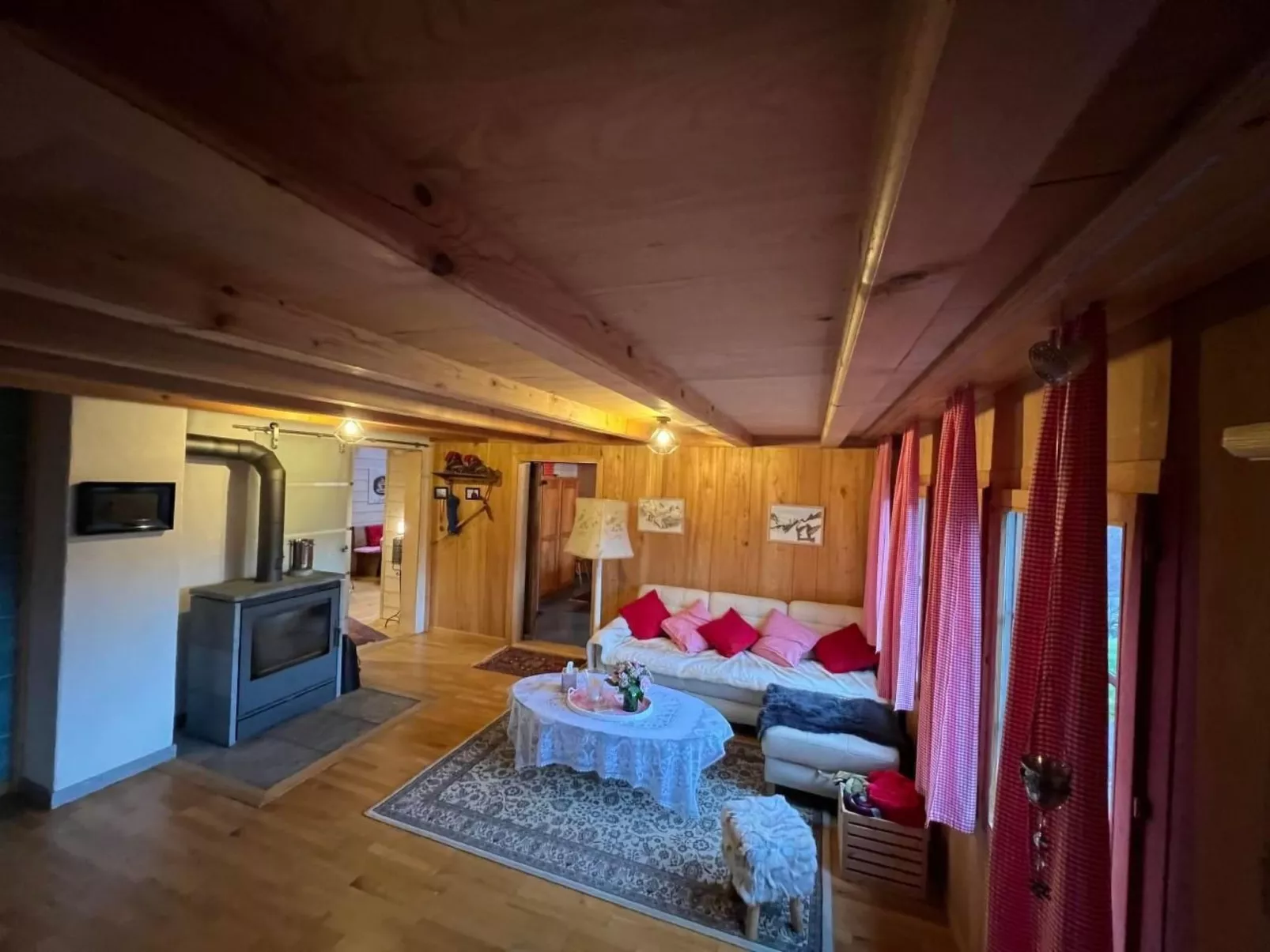 House in the Clouds-Binnen