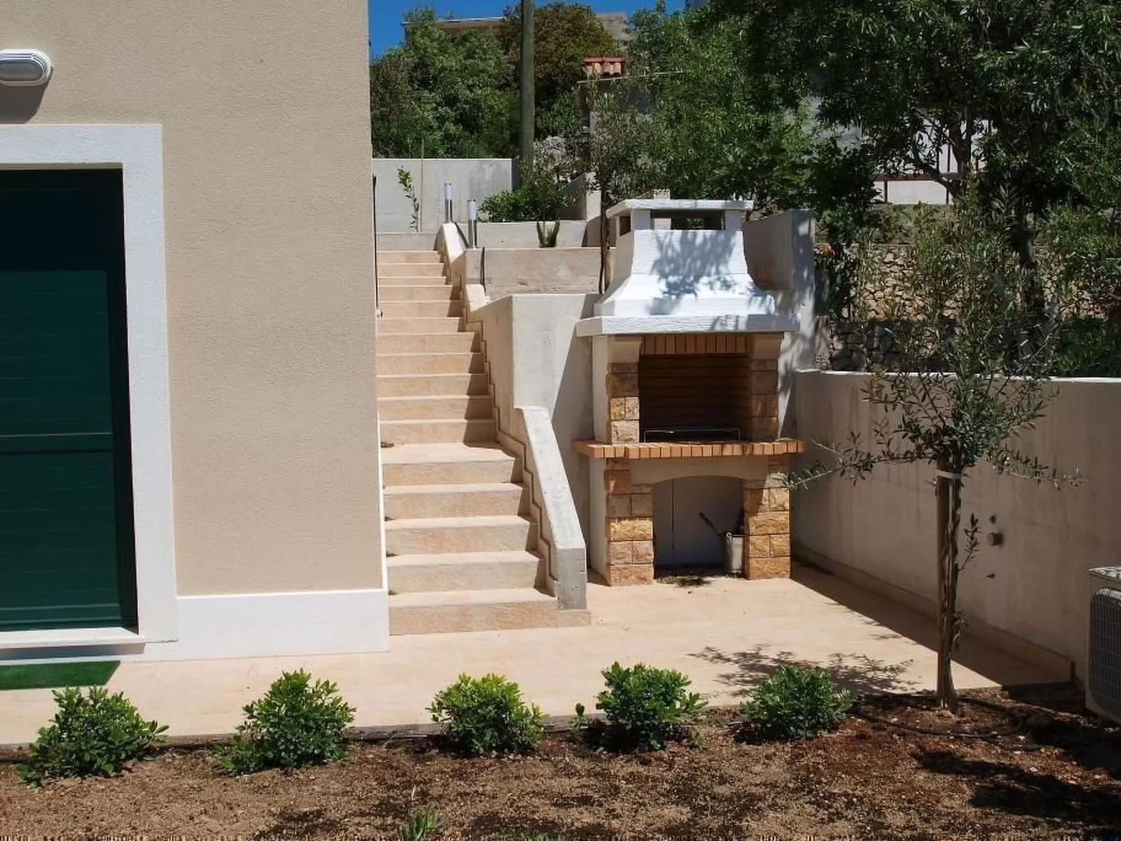 Luxuriöses Ferienhaus mit Pool direkt am Meer-Buiten