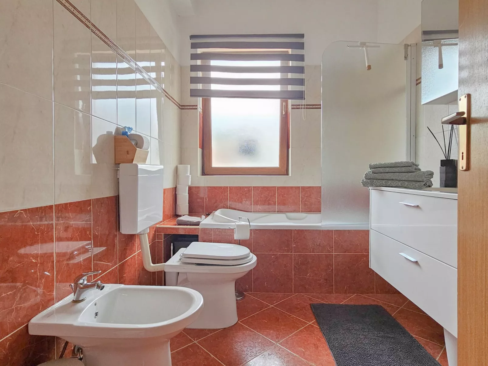 Für 4 Personen ca. 40 m&sup2; in Novigrad, Adriaküste Kroatien (Westküste von I-Binnen