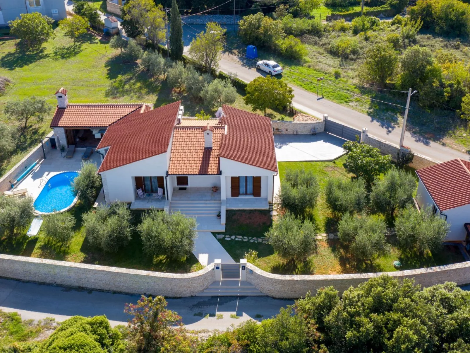 In Kavran mit Privatem Pool-Buiten