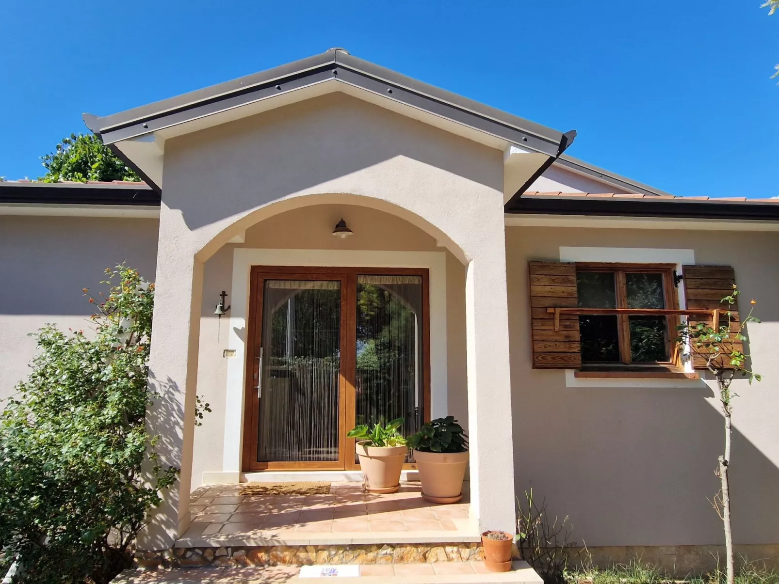 Freistehende Villa mit Garten und privatem Pool-Buiten