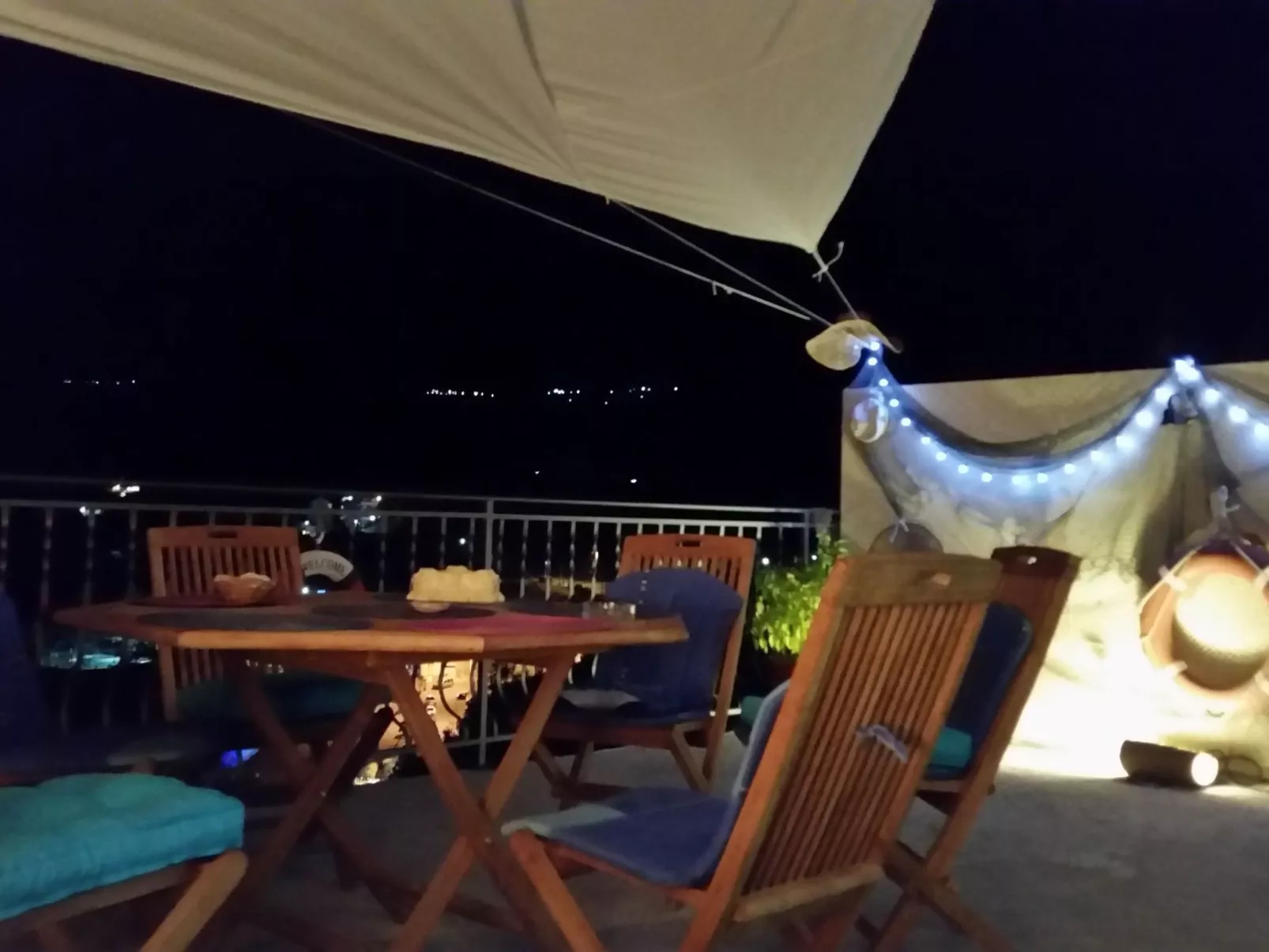 Gemütliche Wohnung mit Meerblick vom Balkon aus-Buiten