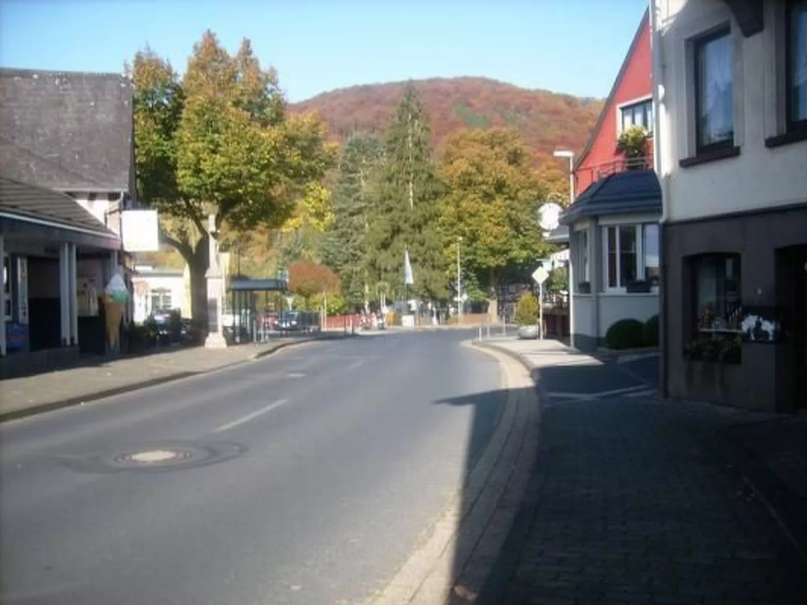 In Waldbreitbach mit Whirlpool - Buiten