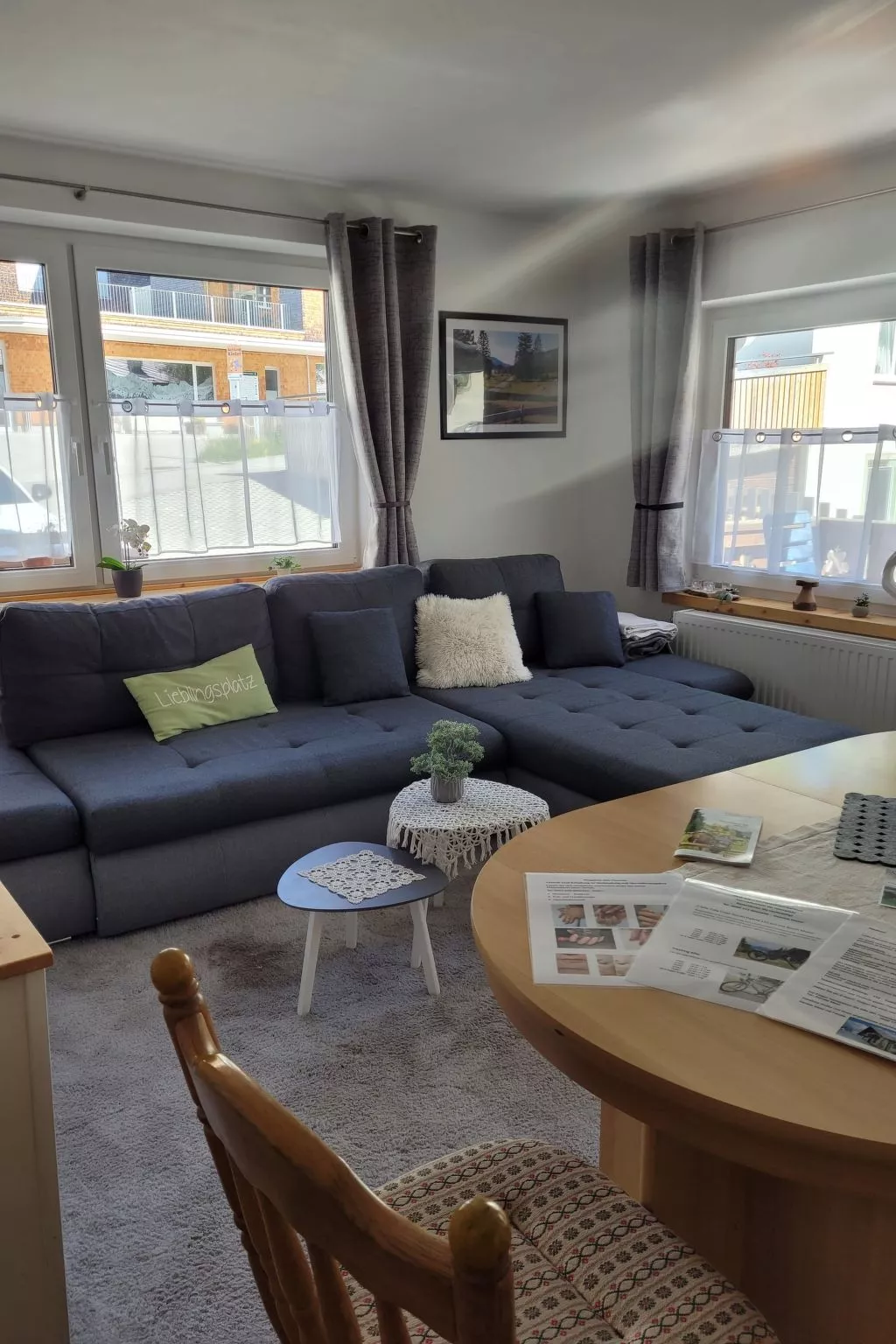 Bergwiese mit Balkon-Binnen