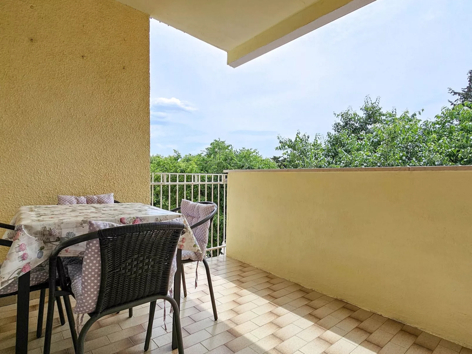 "Olga" mit Balkon-Binnen