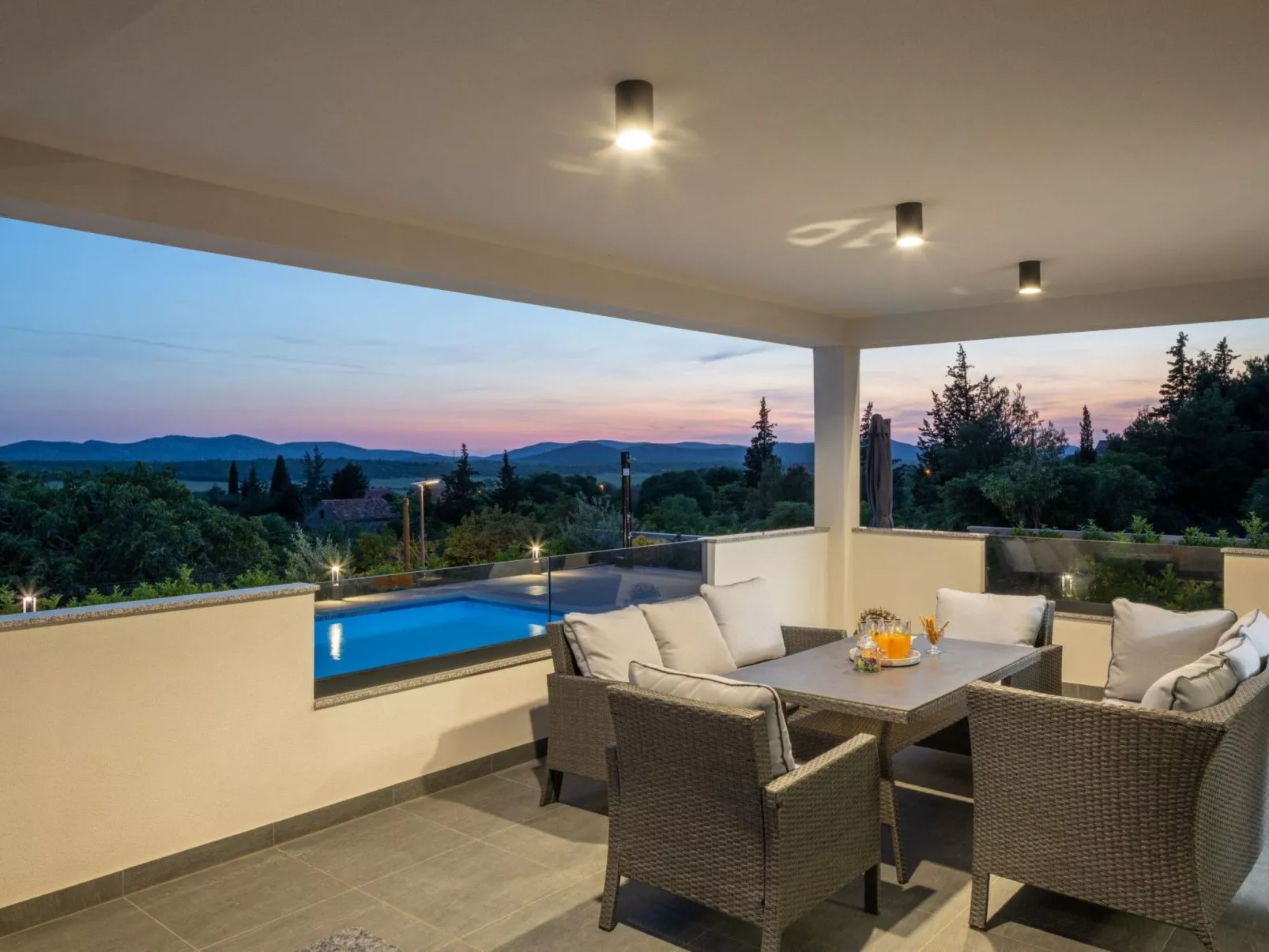 Villa Bura mit Pool und tollem Ausblick-Binnen