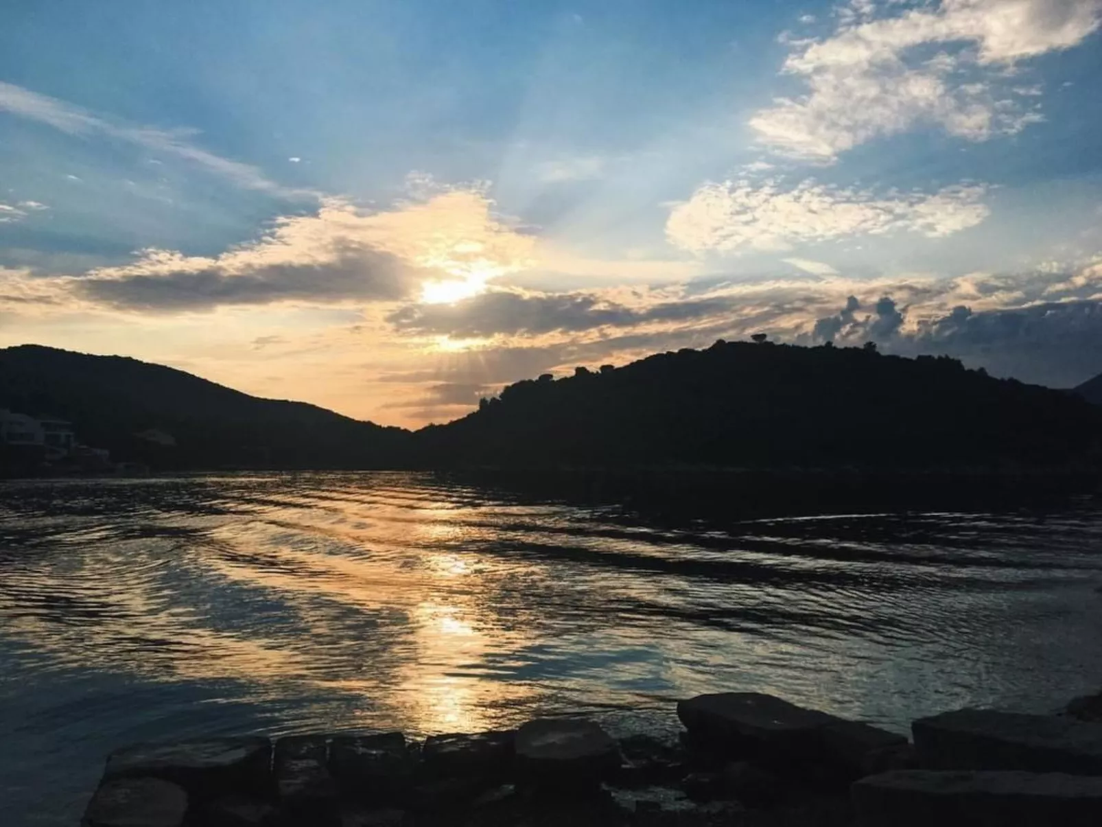 "Kastil" mit privatem Pool-Buiten