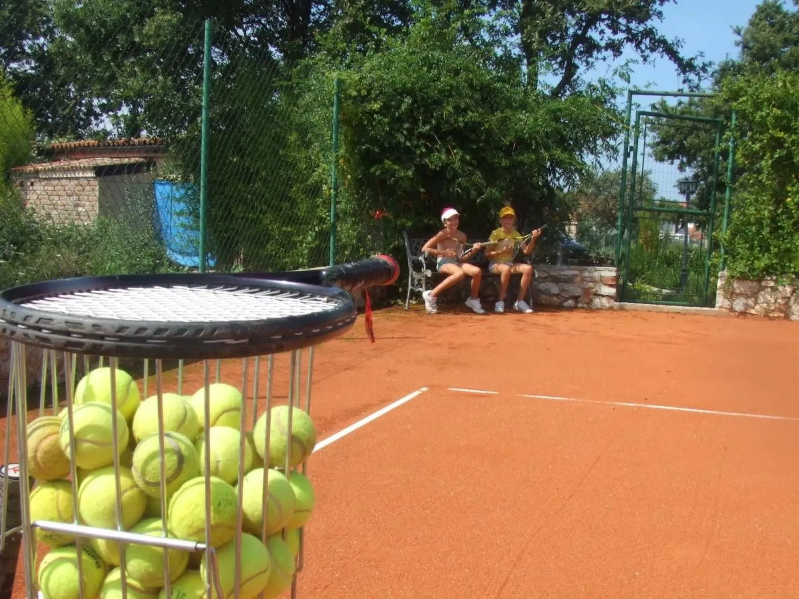 Ferienvilla Lucia mit Pool und eigenem Tennisplatz-Buiten