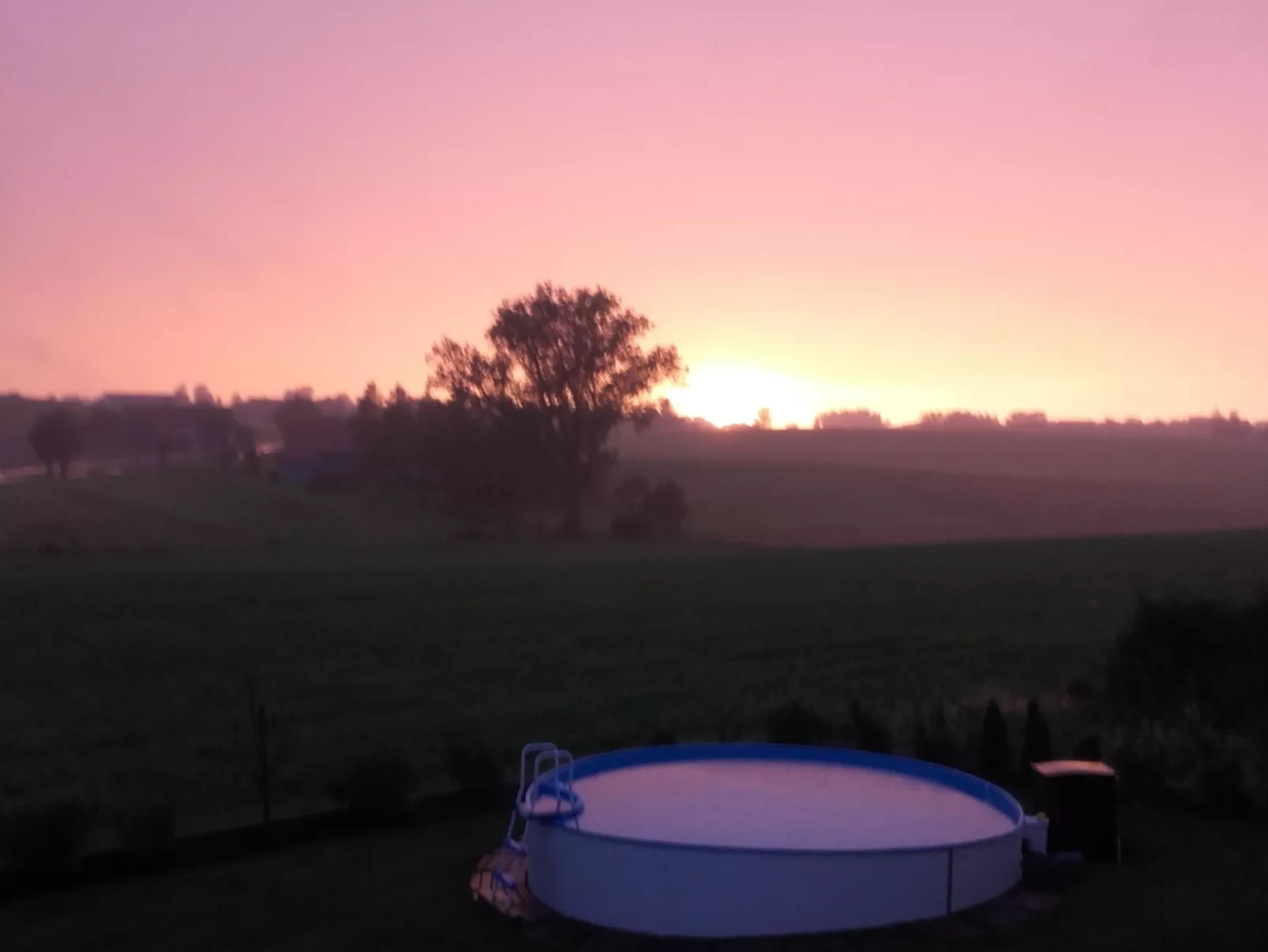Wohnung mit großer Gartenterrasse und Ausblick-Buiten