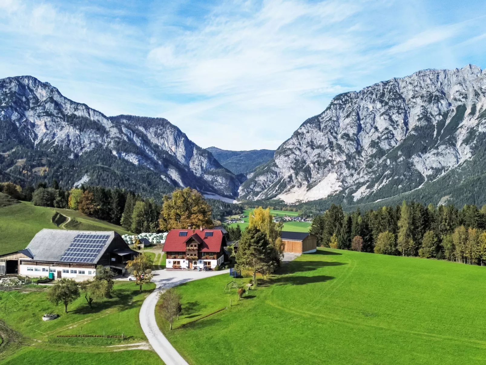 In Pruggern mit Terrasse und Garten-Omgeving