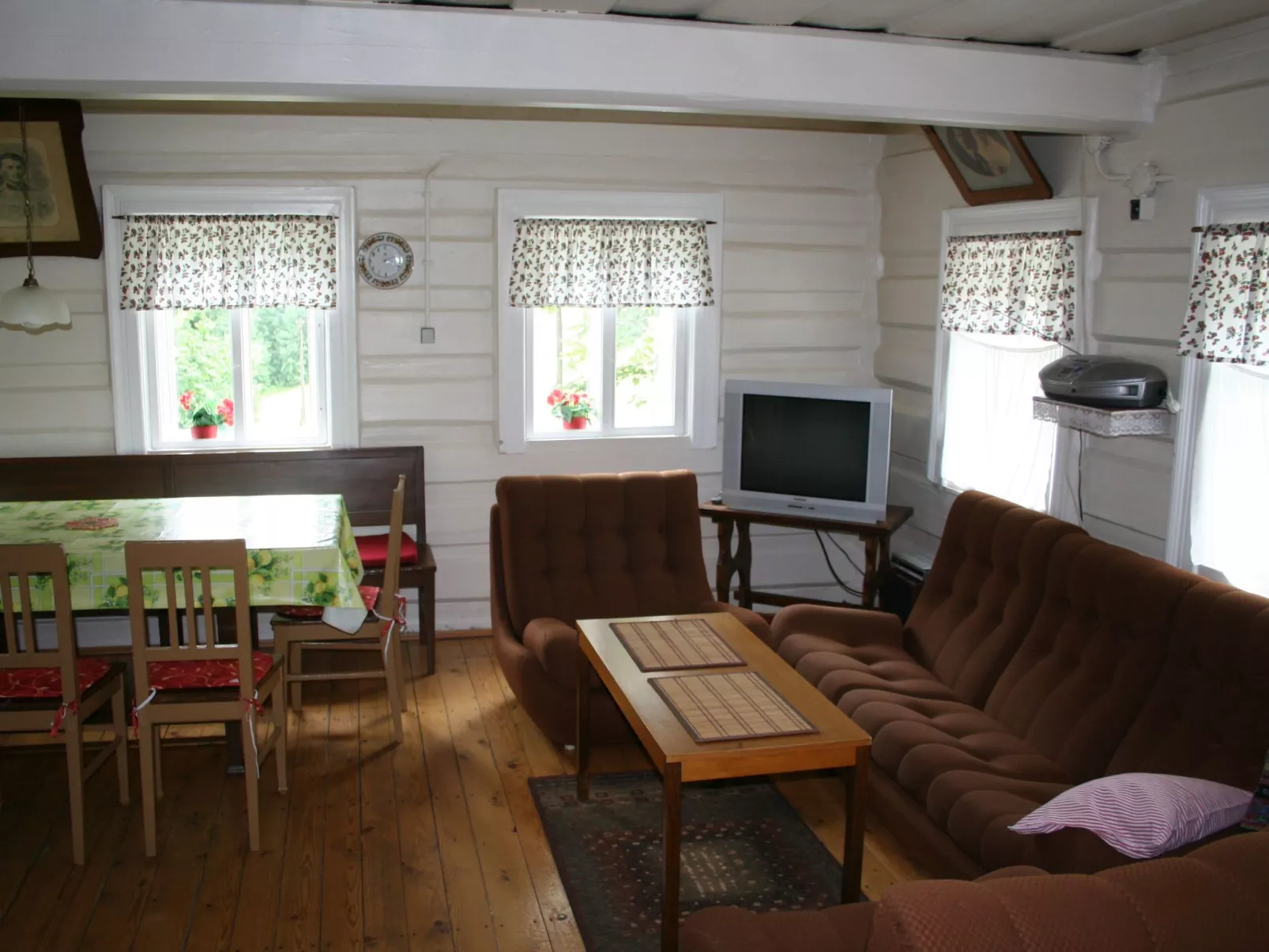 Charmantes, traditionelles Holzhaus-Image-tags.info