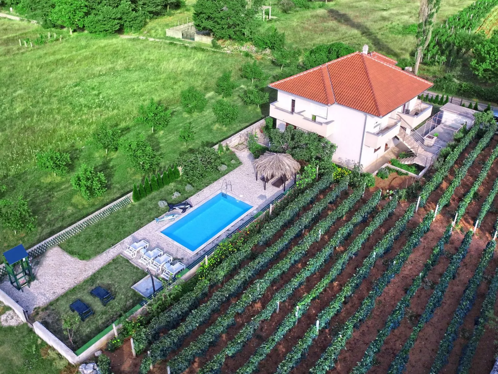 Villa "Sonnenblume" mit eigenem Garten und Grill-Buiten
