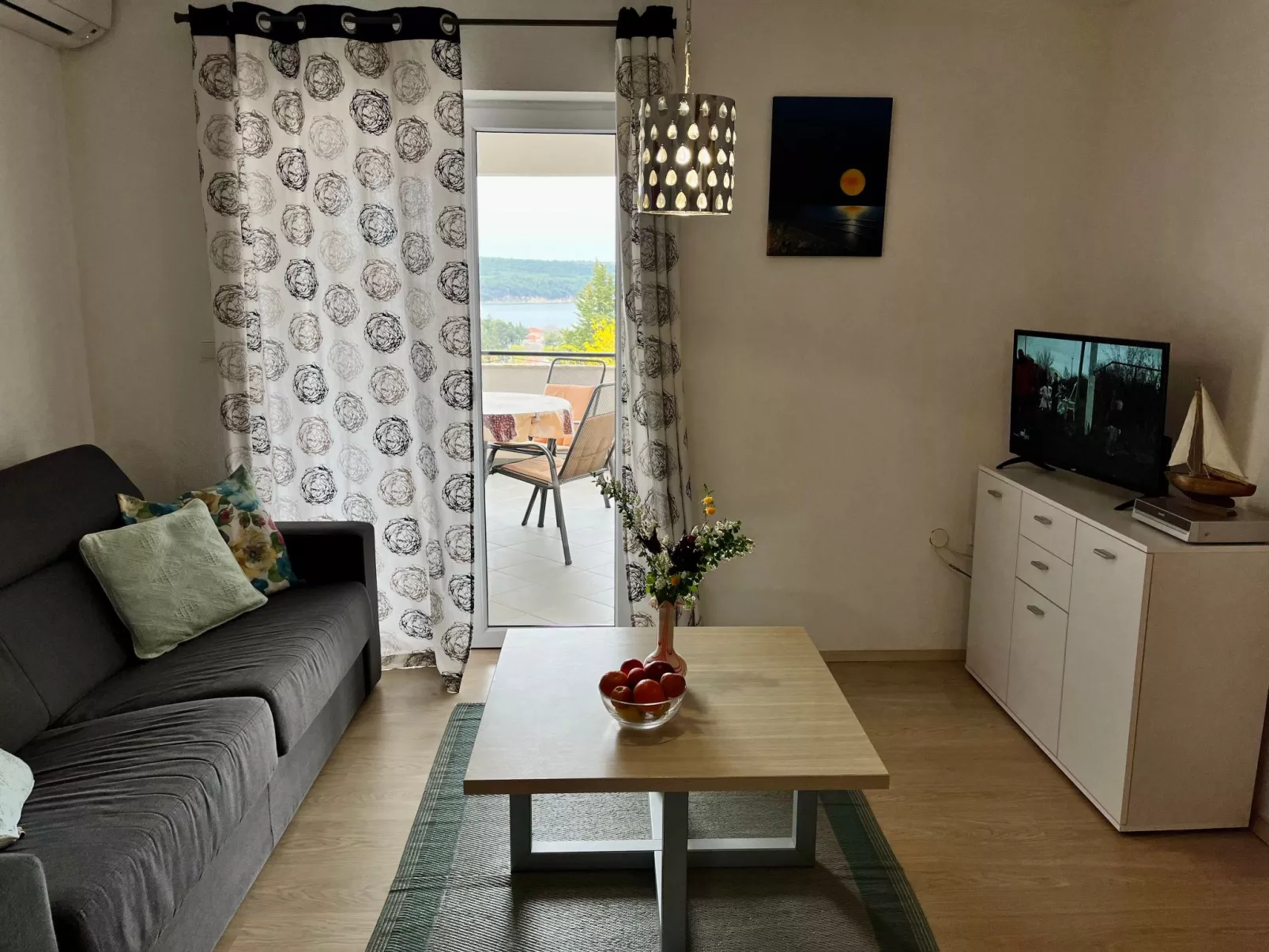 Stela in Karin Gornji-Binnen