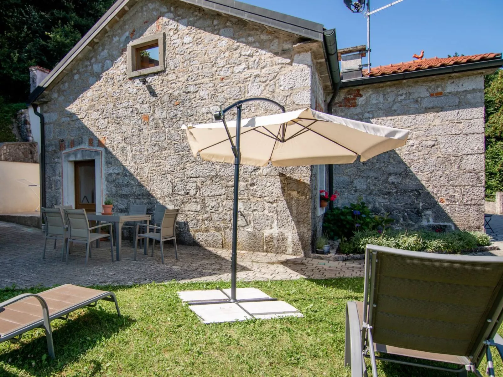 Anwesen "Villa Anton" mit eigenem Pool-Buiten