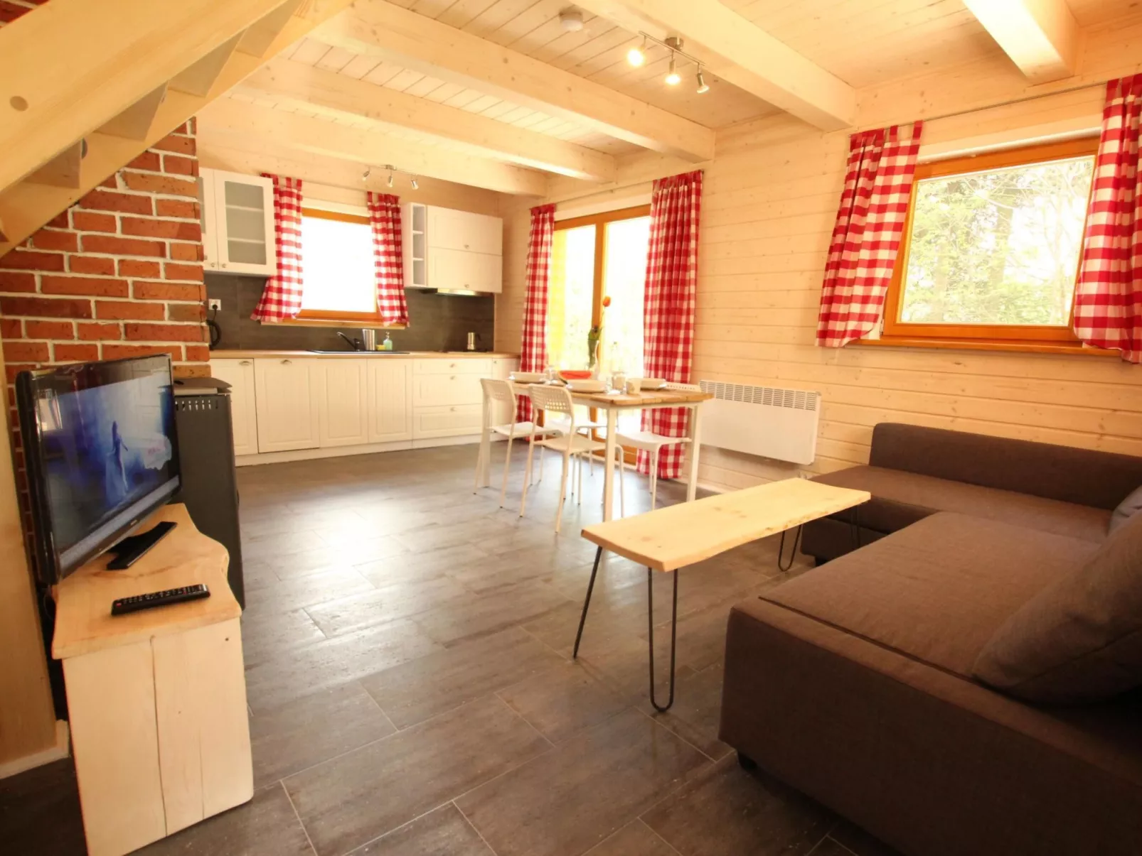 Landhaus mit gemeinschaftlichem Pool-Binnen