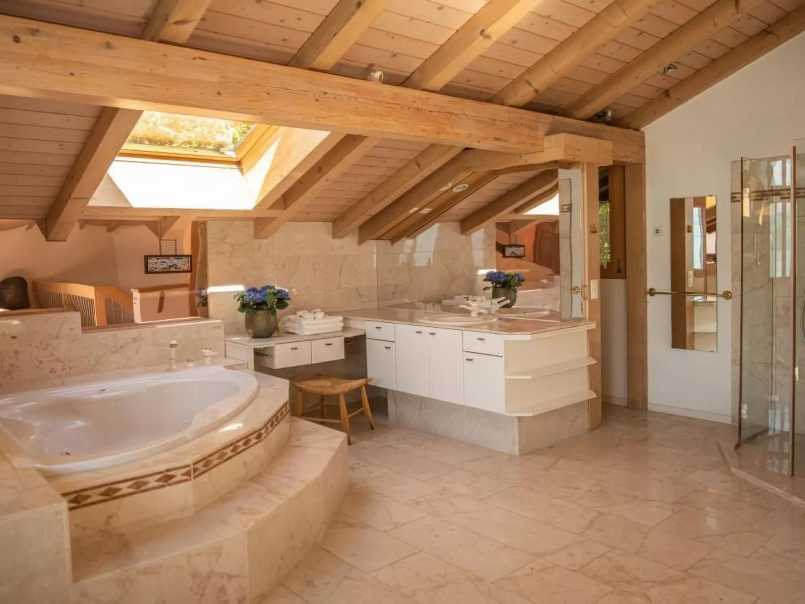 Chalet am See mit Panorama Aussicht-Binnen