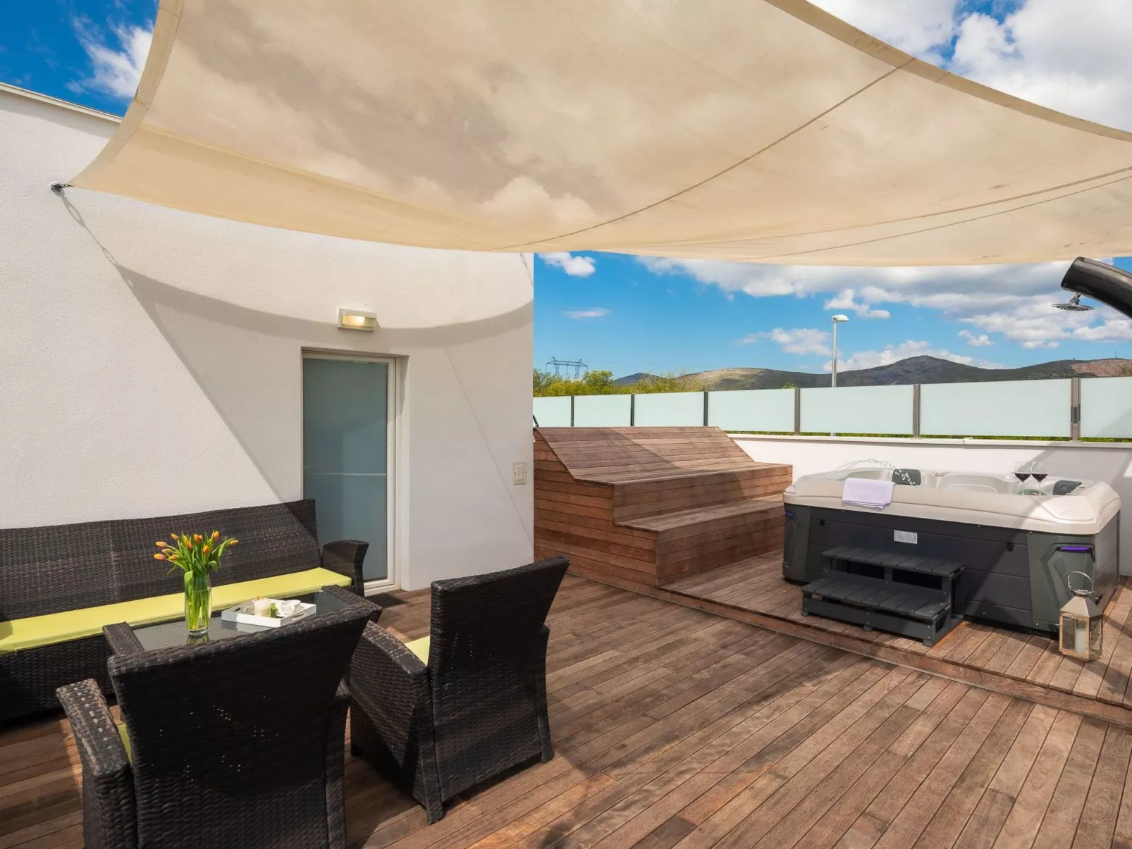 In Dugopolje mit Beheiztem Pool-Buiten