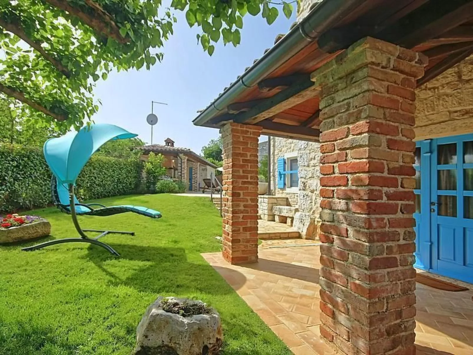 Simone-Image-tags.info