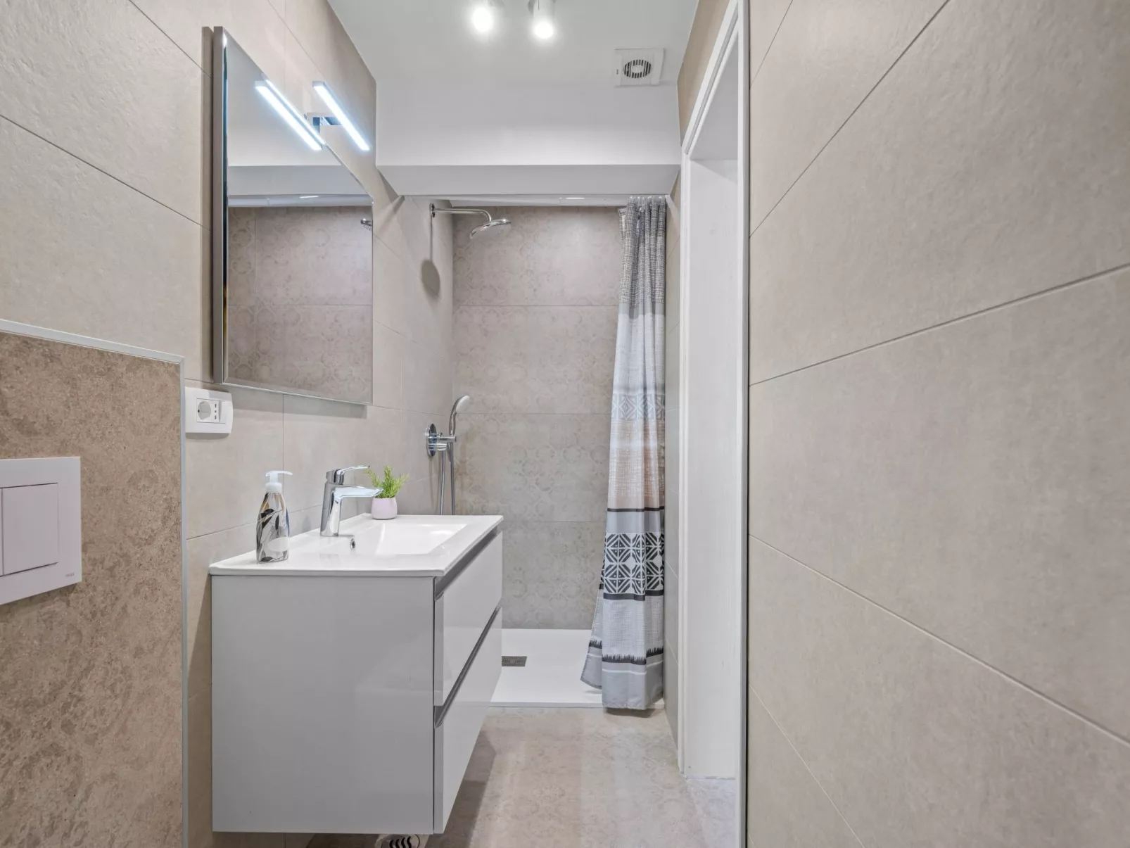 Attraktive Wohnung mit privatem Pool-Image-tags.info