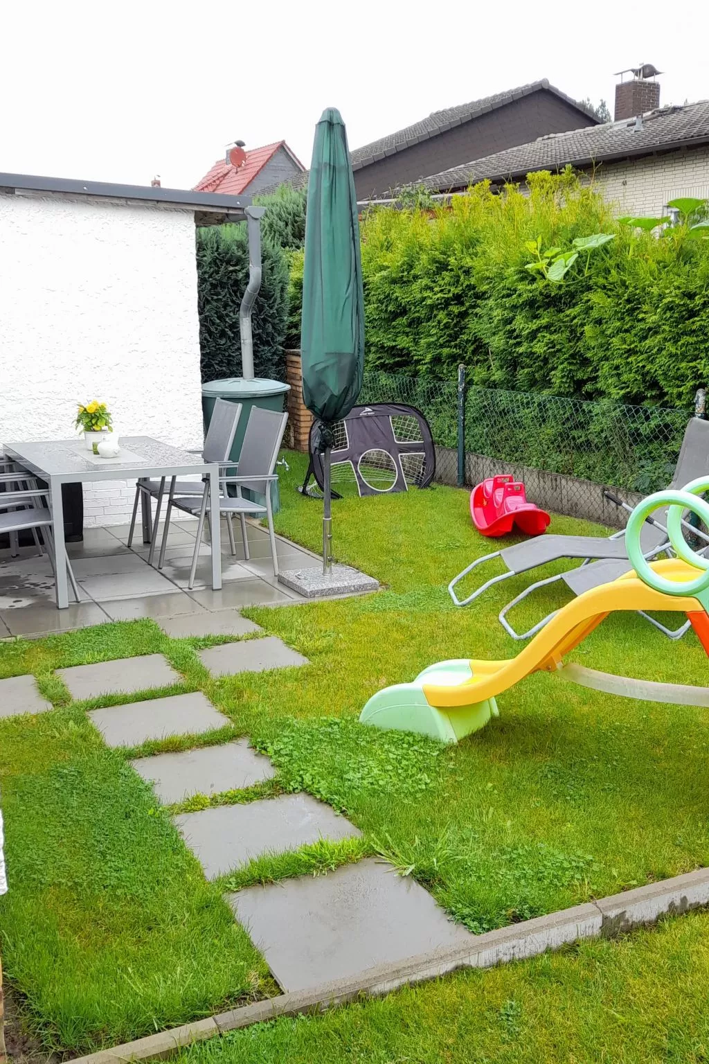 Mit Garten, Grill und Terrasse-Buiten