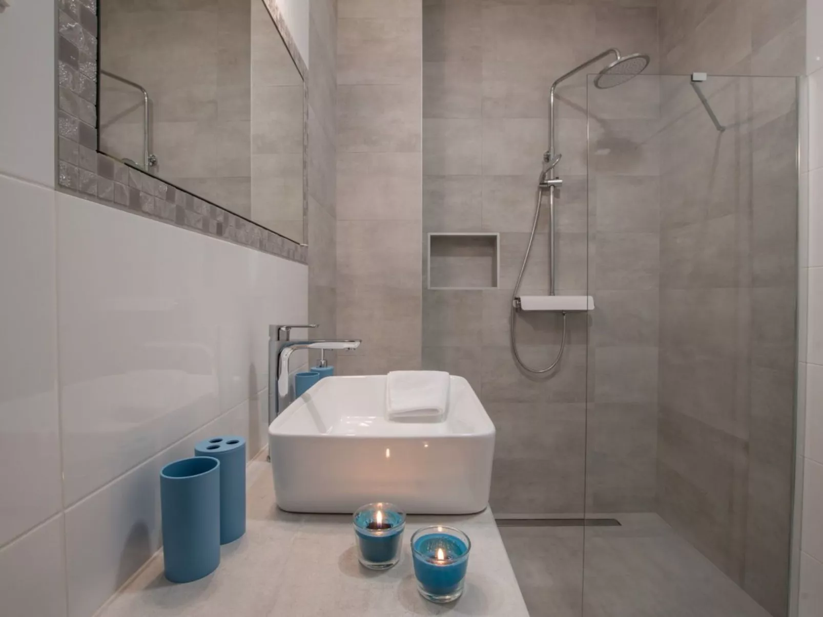 'Villa Selest' mit Wasserblick-Image-tags.info