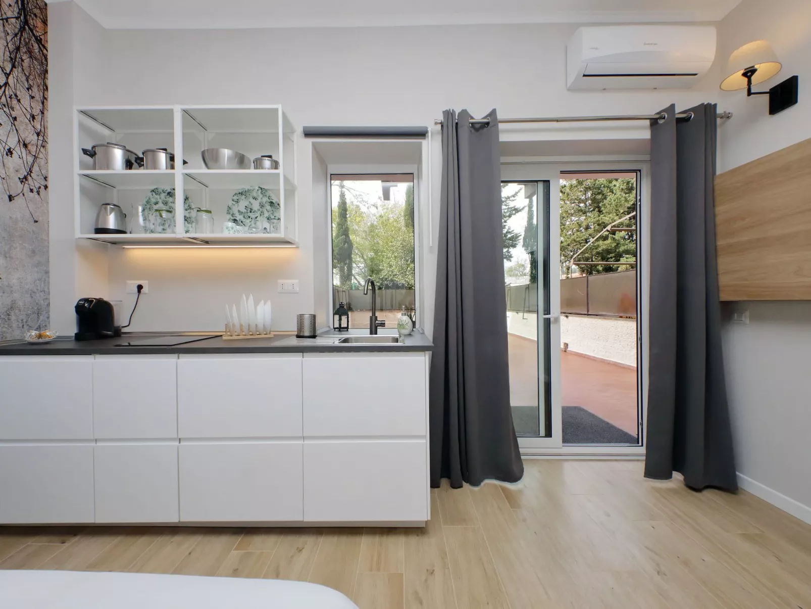 Rome Aurelia Terrace close to St Peter's Square Free Parking and Pool-Binnen