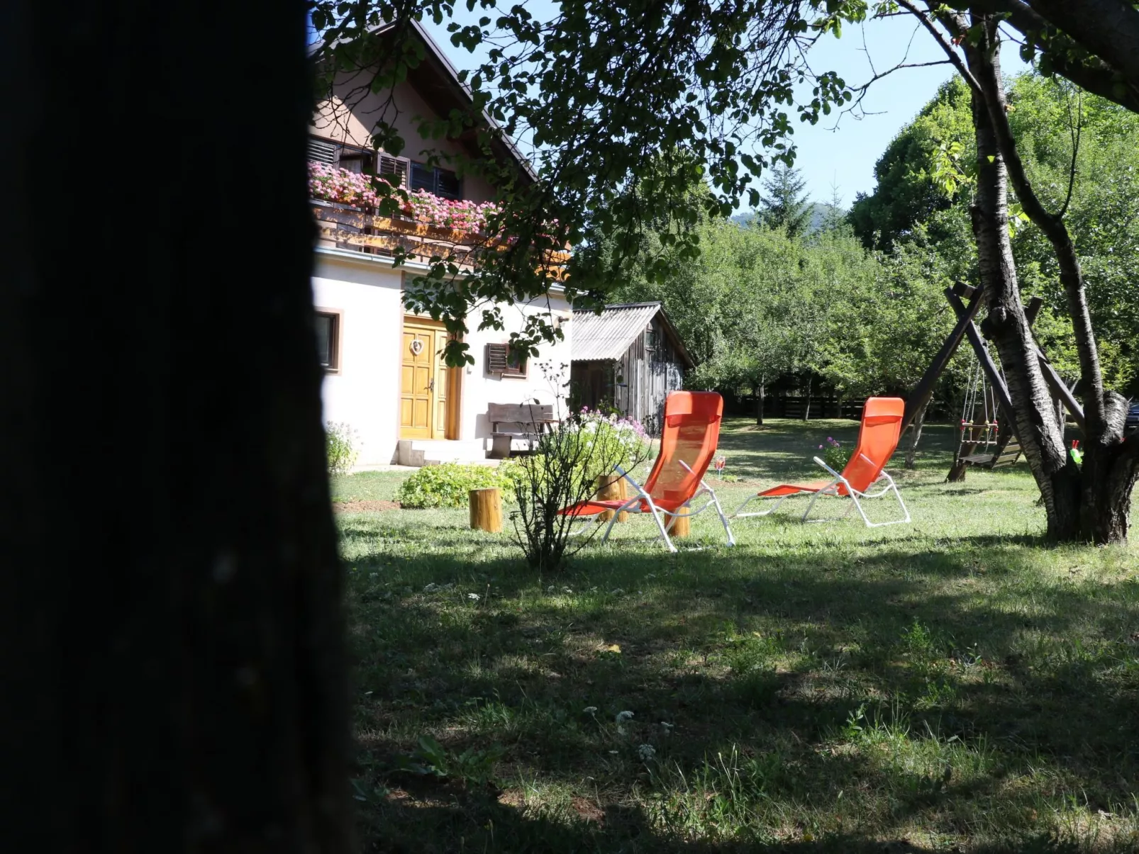 Mit Garten, Grill und Terrasse-Buiten