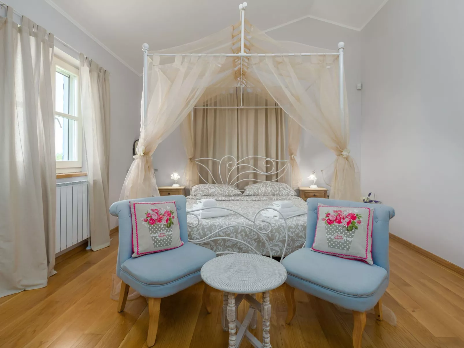 Villa mit Pool, Garten und Sommerküche-Binnen