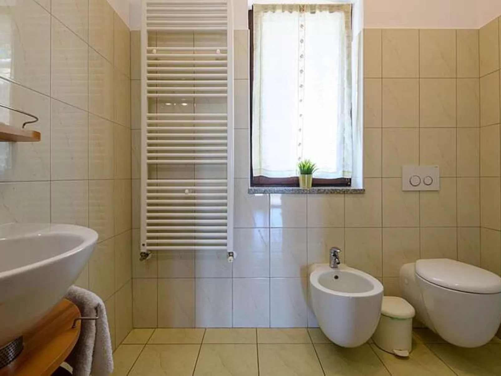 Komfortable, ruhige Erdgeschoss-Ferienwohnung-Binnen