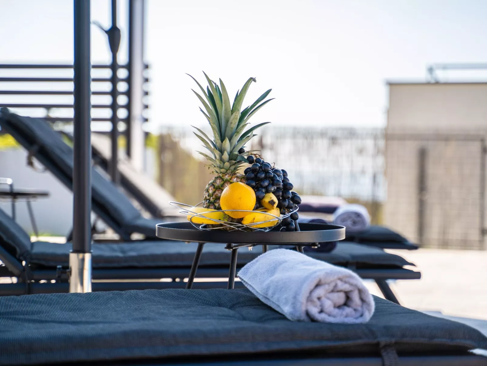 Elegantes Escape mit Pool und Panoramablick-Buiten