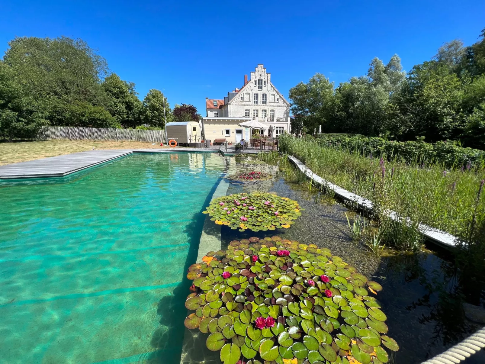 Meera Bio Holzhaus-Buiten