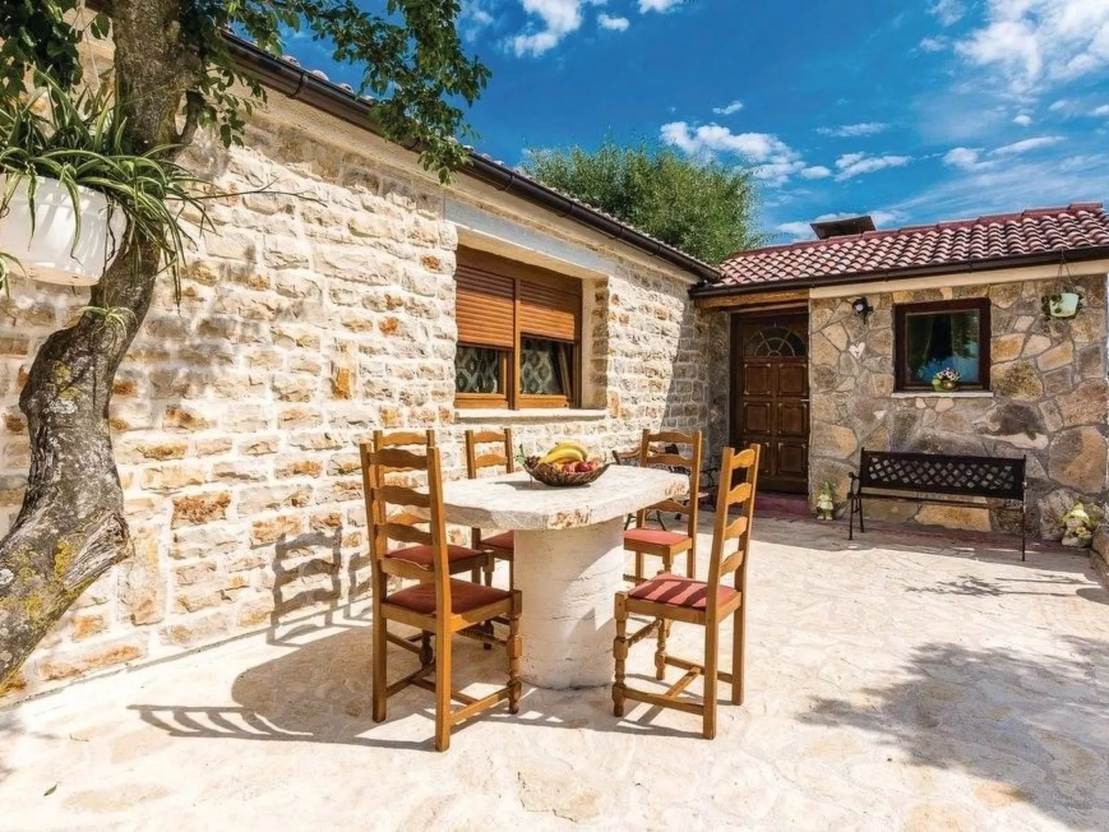 Villa Anita mit Privatpool in Budak-Buiten