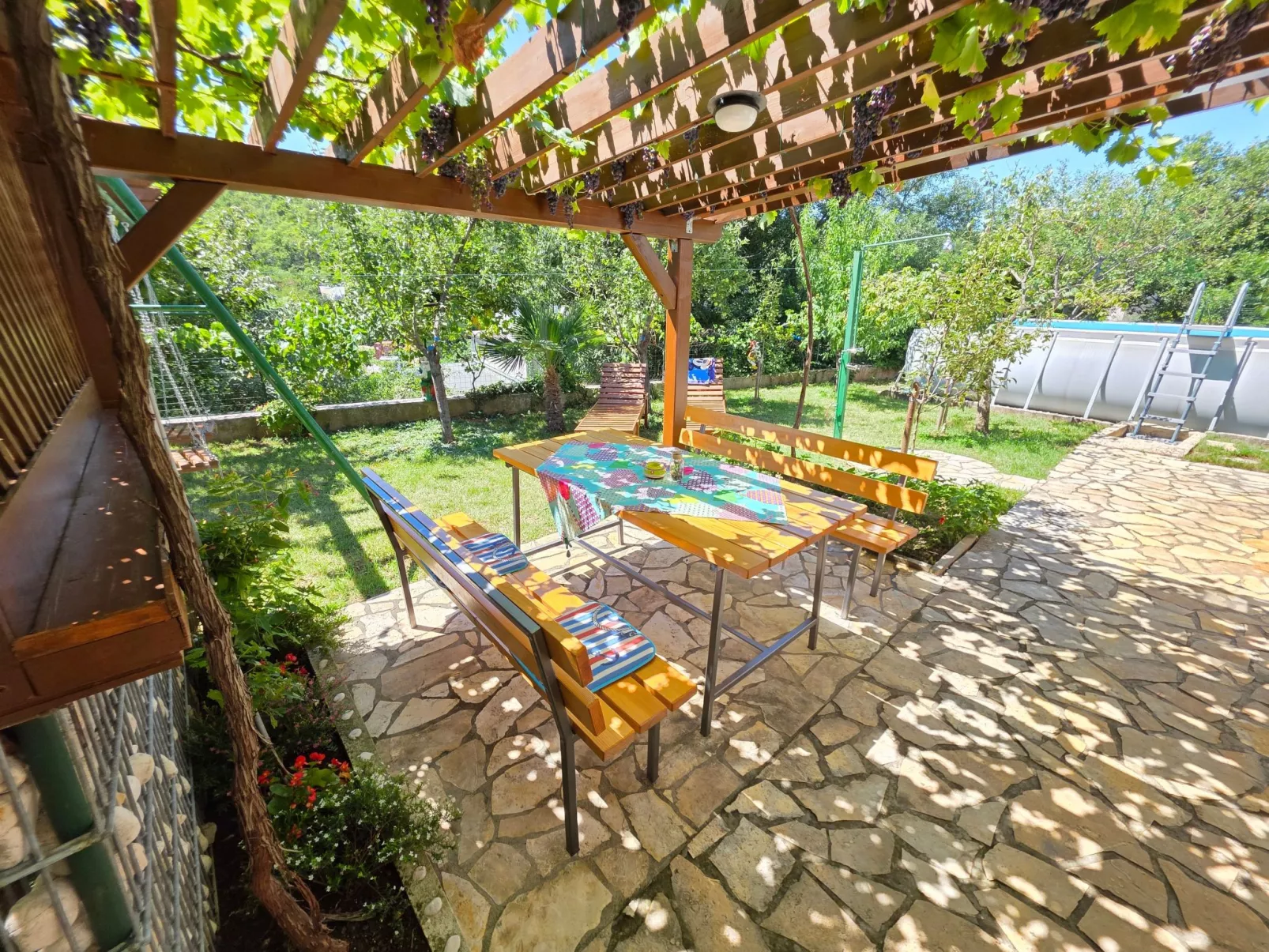 In Novi Vinodolski mit Grill, Terrasse und Garten-Buiten