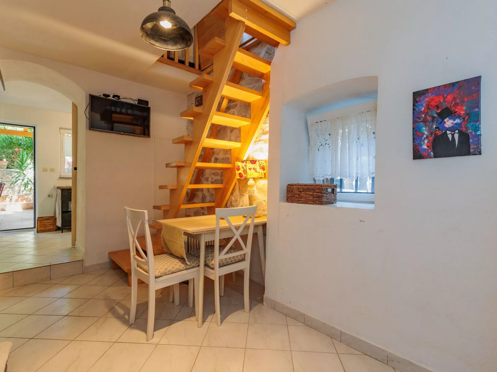 Traditionelles Steinhaus am Meer in Preko-Binnen