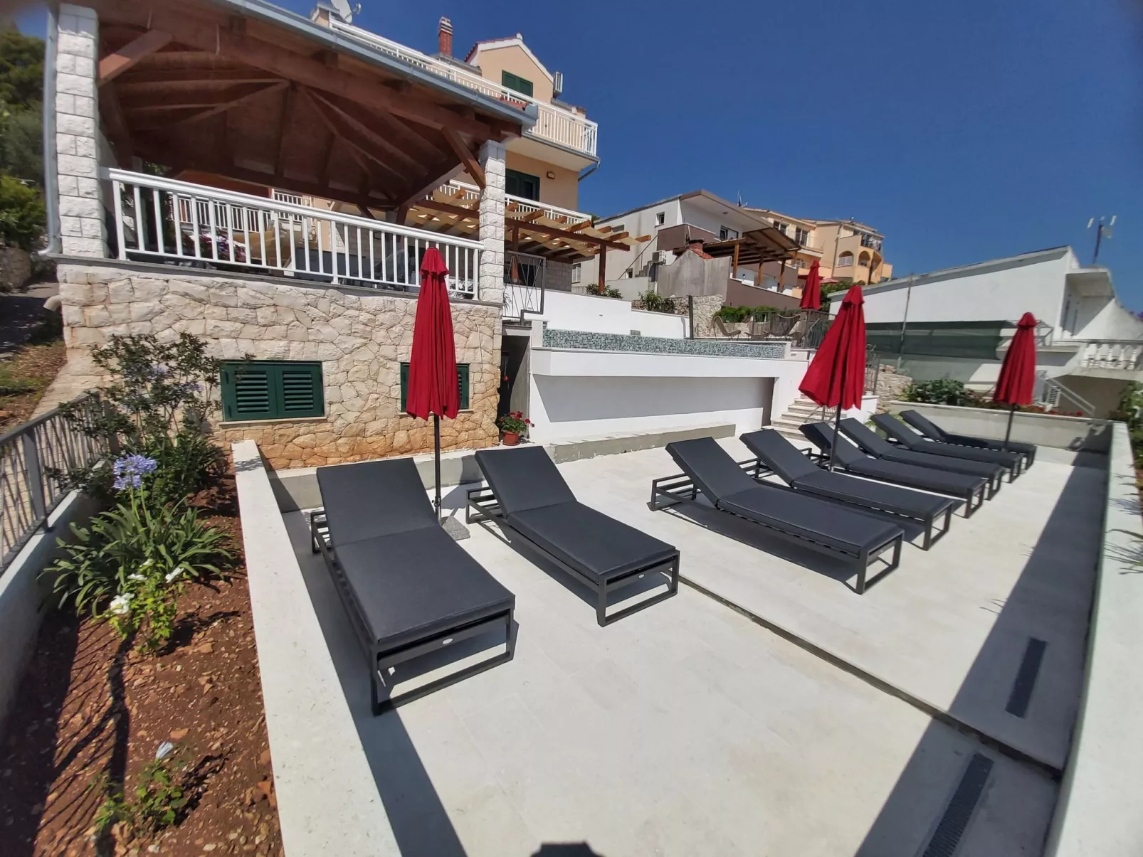 Mit Infinity Pool-Buiten