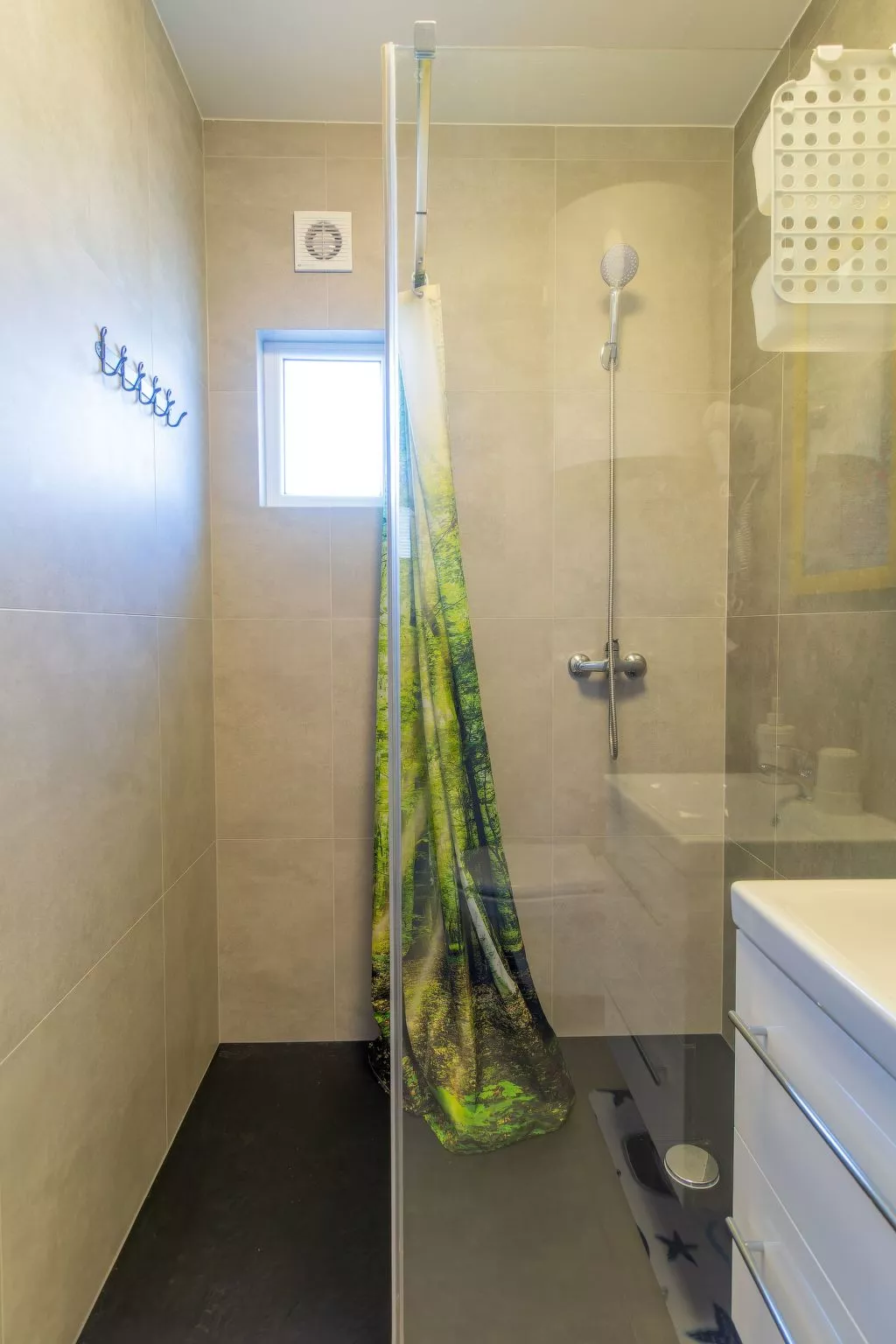 Trebor"-Häuser in einem eingezäunten Gebiet-Binnen