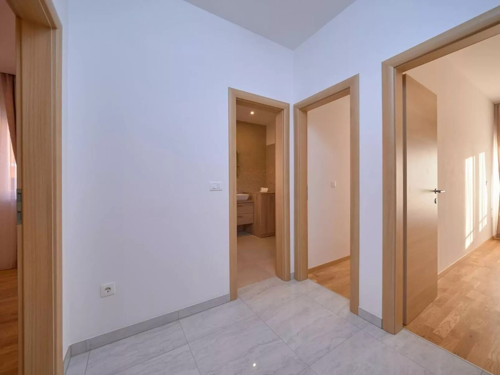 M Ganze Etage in einem geräumigen Haus mit Pool-Binnen